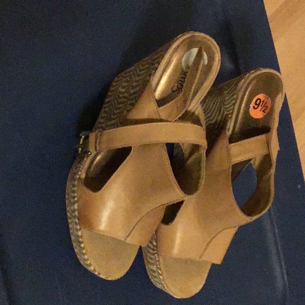 Women’s barely worn leather upper wedges